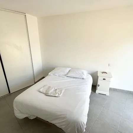 Spacious With Garden In Appartement *