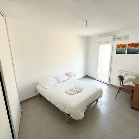 Spacious With Garden In Appartement